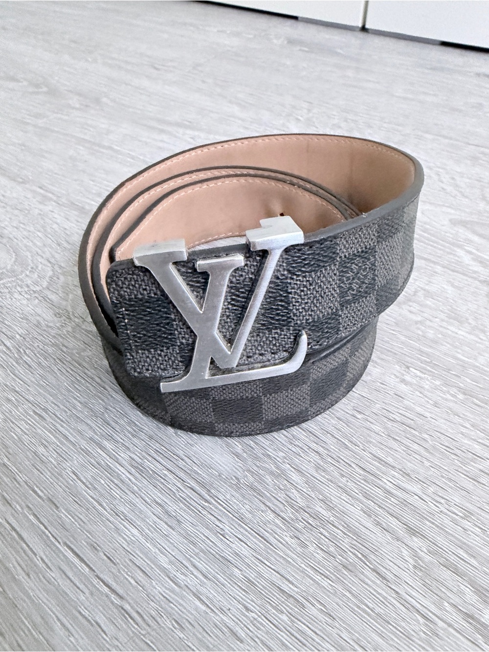 Louis Vuitton Gray Damier LV Buckle Men's Belt with Tan Interior